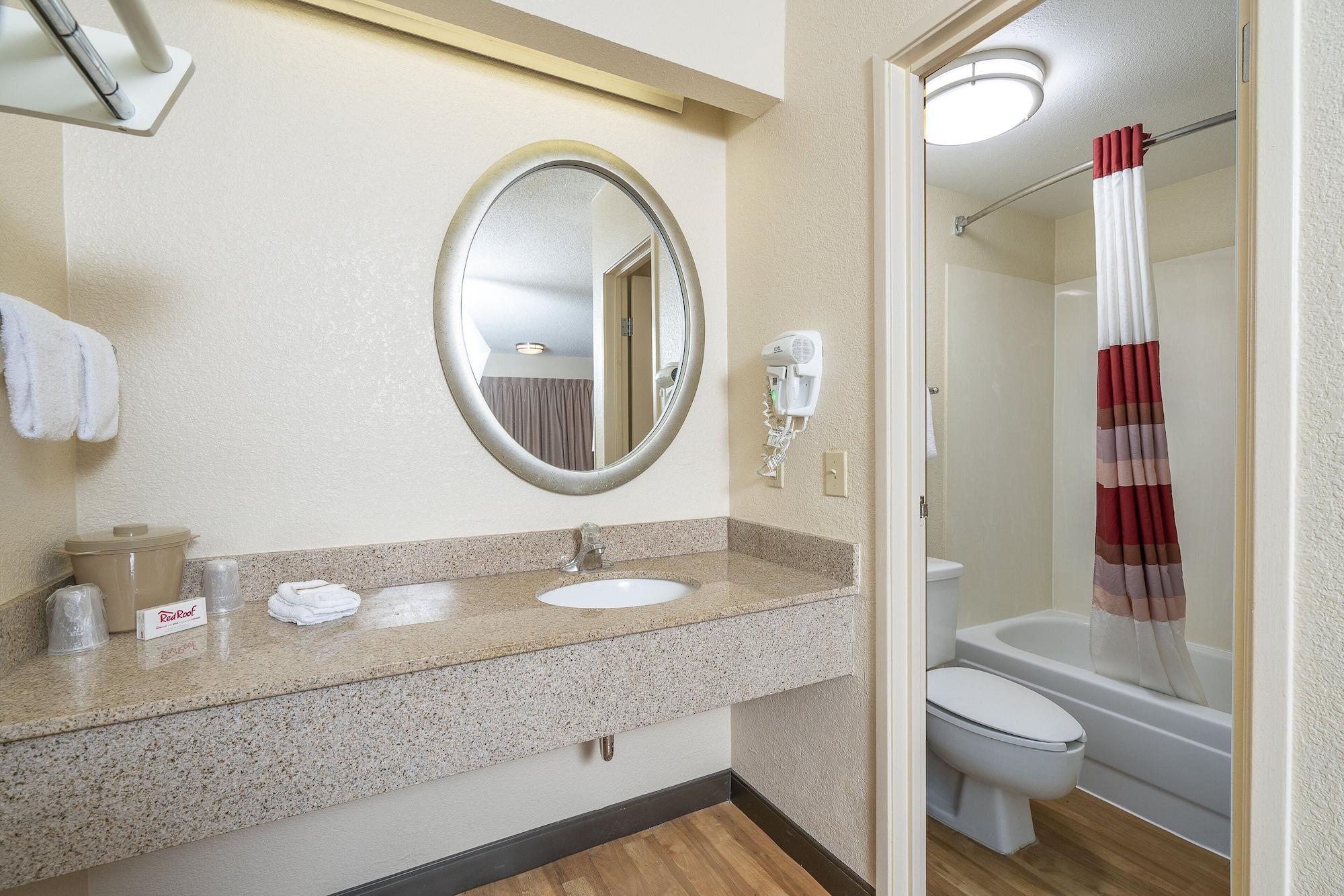Red Roof Inn Louisville Fair And Expo Екстер'єр фото