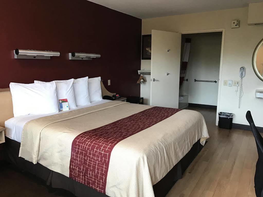 Red Roof Inn Louisville Fair And Expo Екстер'єр фото